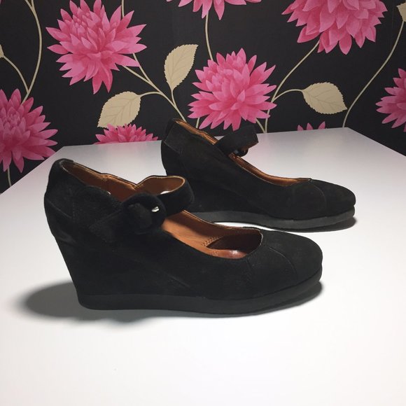 Gentle Souls "Dawn and Dirty" Wedge Shoes - Picture 2 of 8